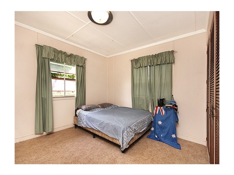 171 South Station Road, Silkstone QLD 4304