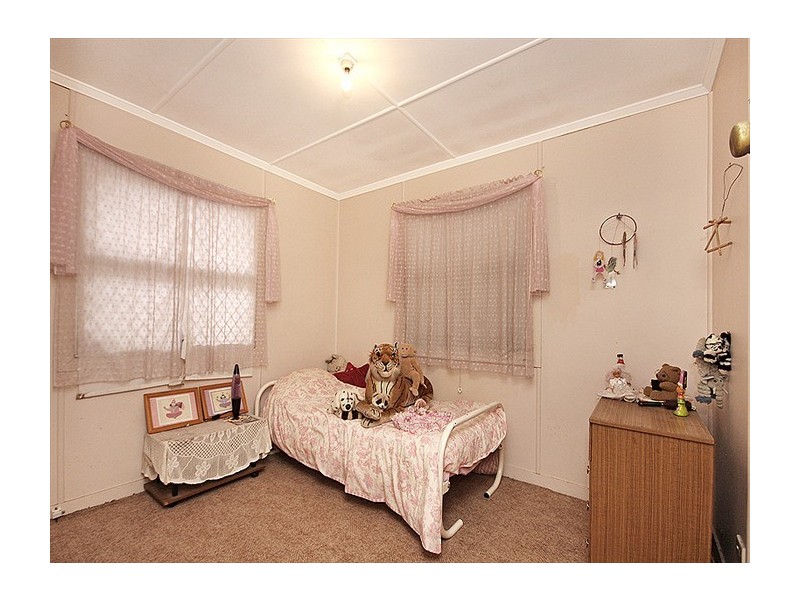 171 South Station Road, Silkstone QLD 4304