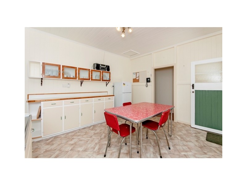 10 Rogers Street, Silkstone QLD 4304