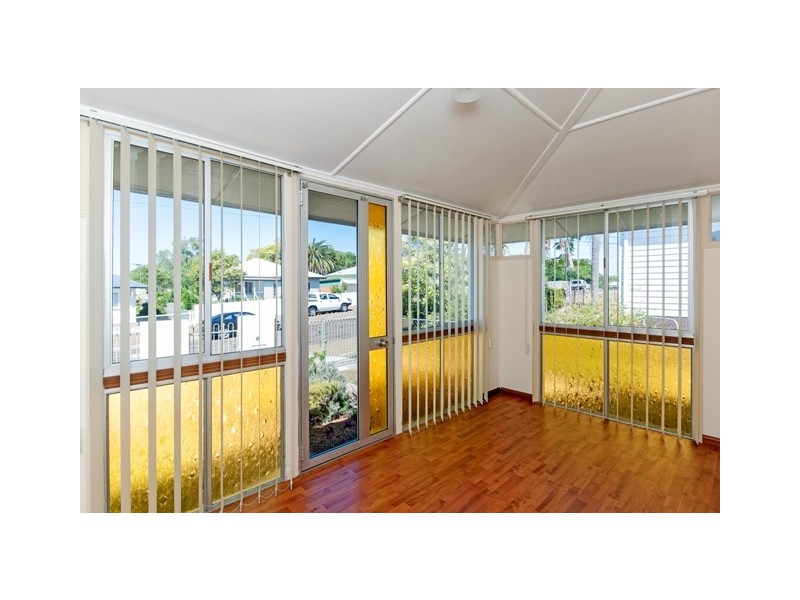 10 Rogers Street, Silkstone QLD 4304