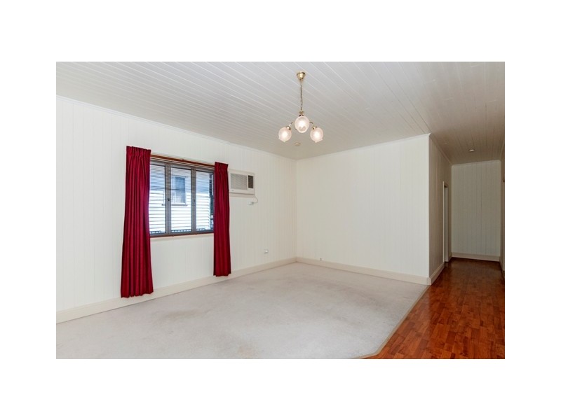 10 Rogers Street, Silkstone QLD 4304