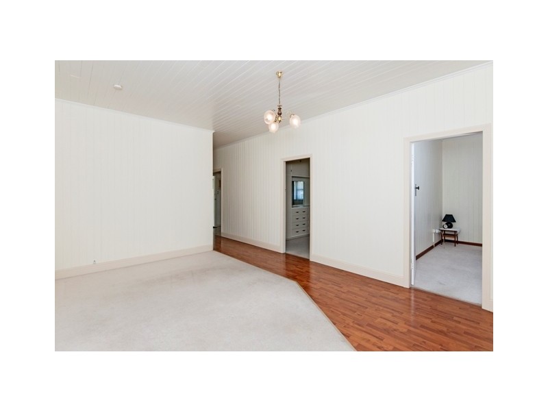 10 Rogers Street, Silkstone QLD 4304