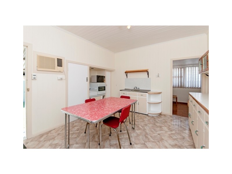 10 Rogers Street, Silkstone QLD 4304