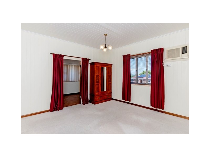 10 Rogers Street, Silkstone QLD 4304