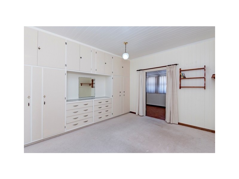 10 Rogers Street, Silkstone QLD 4304