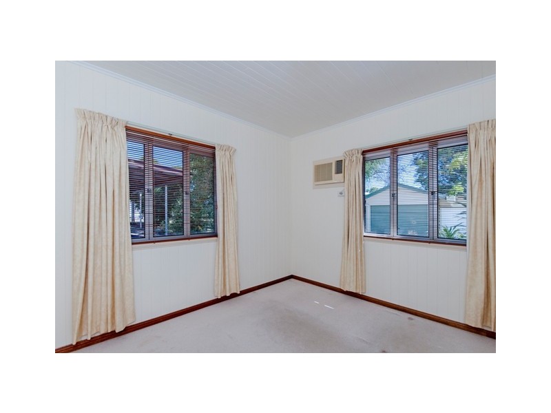 10 Rogers Street, Silkstone QLD 4304