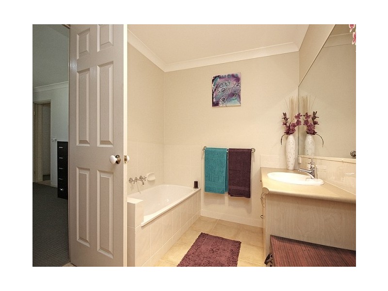 128 Kensington Drive, Flinders View QLD 4305