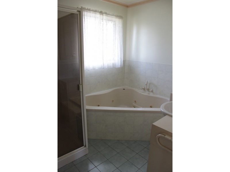 17 Cooinda Street, Eastern Heights QLD 4305