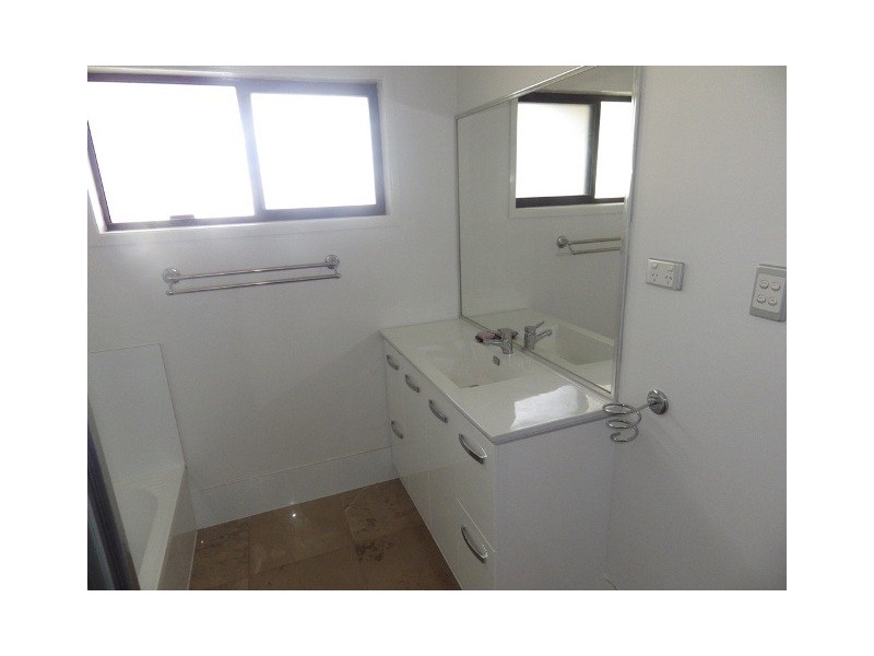 39 Thomas Street, Flinders View QLD 4305