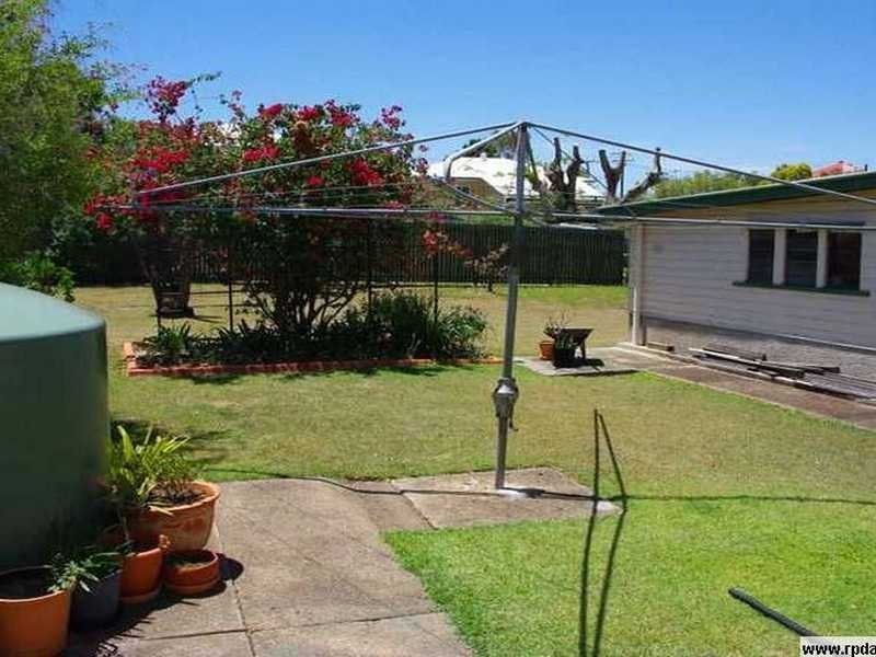 8 Gomer Street, Booval QLD 4304