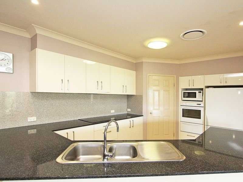 27 Kensington Drive, Flinders View QLD 4305