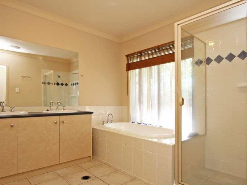 27 Kensington Drive, Flinders View QLD 4305