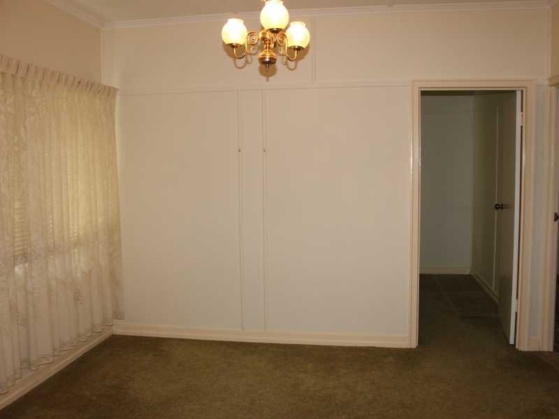 119 Blackstone Road, Silkstone QLD 4304