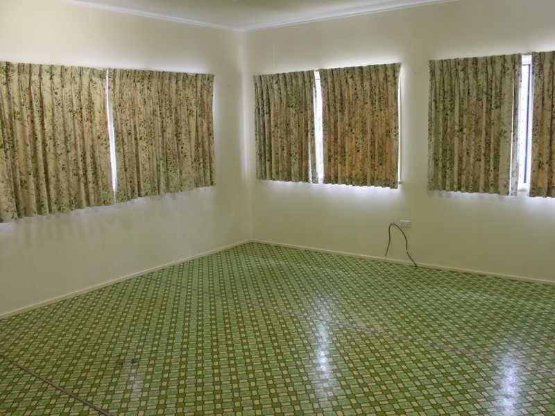 119 Blackstone Road, Silkstone QLD 4304