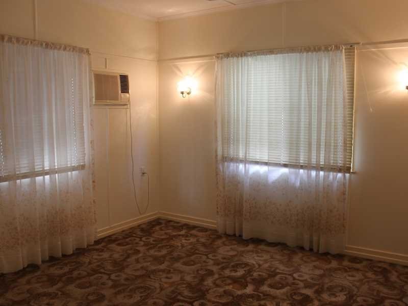 119 Blackstone Road, Silkstone QLD 4304