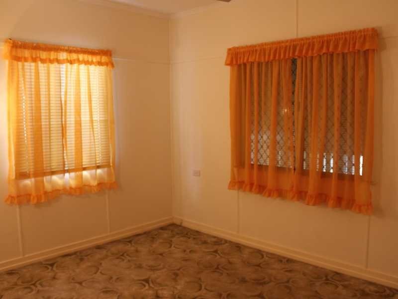 119 Blackstone Road, Silkstone QLD 4304