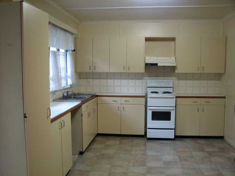 27 Robertson Road, Eastern Heights QLD 4305