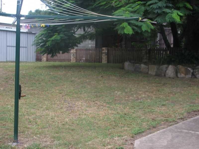 27 Robertson Road, Eastern Heights QLD 4305