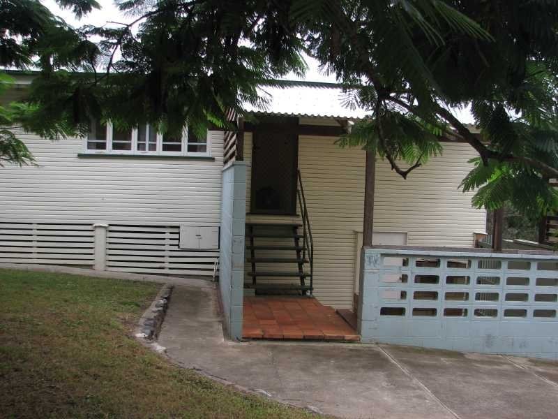 27 Robertson Road, Eastern Heights QLD 4305