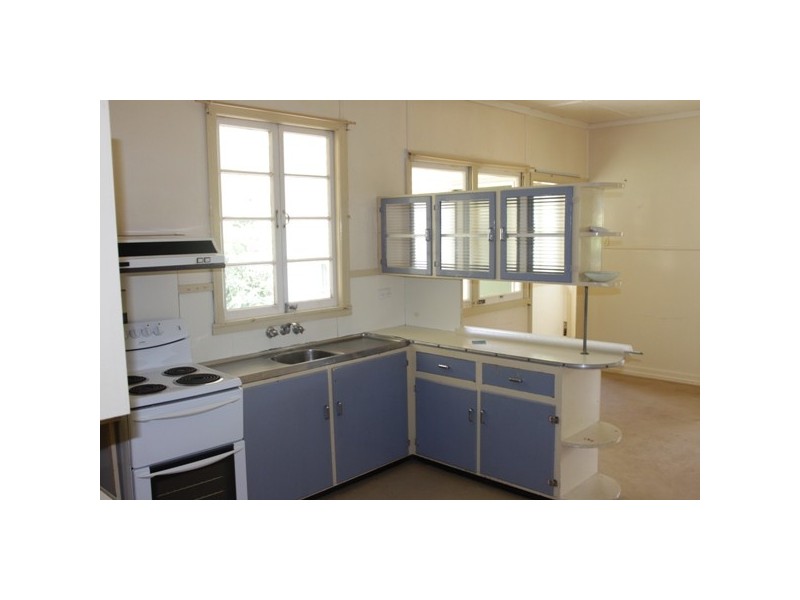 2 Lion Street, Ipswich QLD 4305