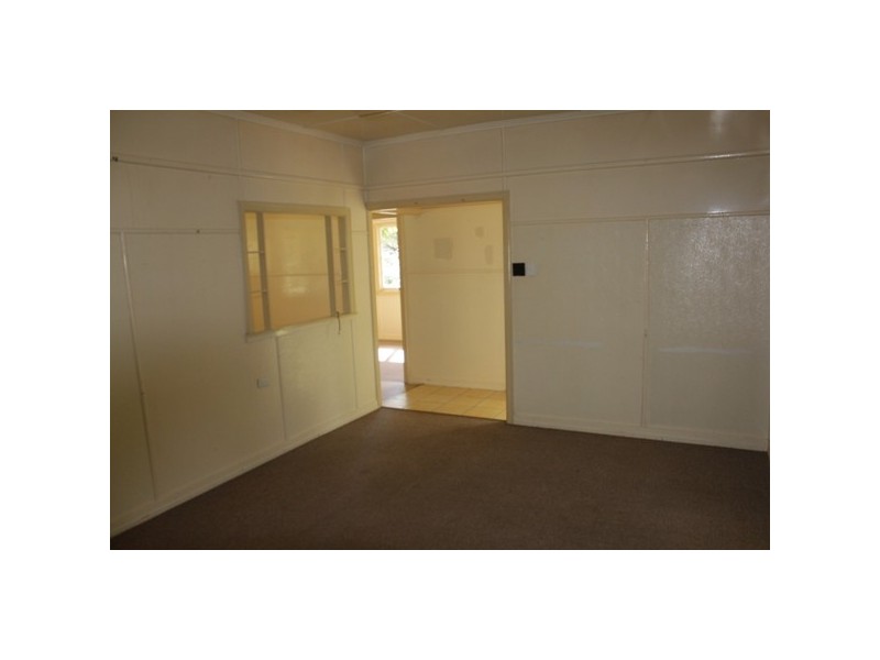 2 Lion Street, Ipswich QLD 4305