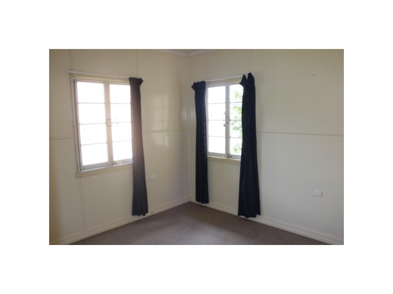 2 Lion Street, Ipswich QLD 4305