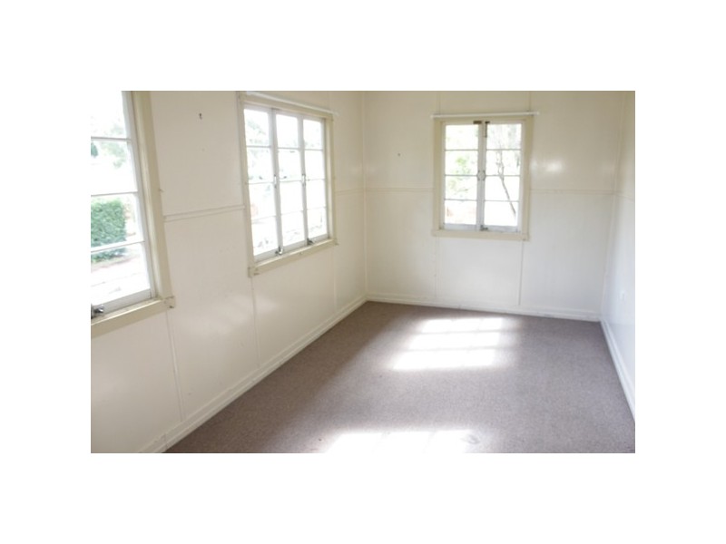 2 Lion Street, Ipswich QLD 4305