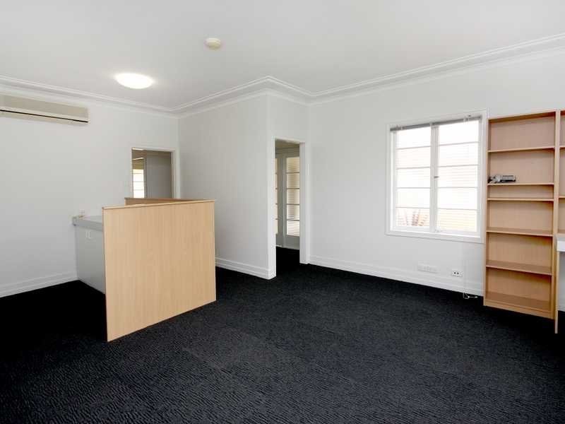 84 Brisbane Road, East Ipswich QLD 4305