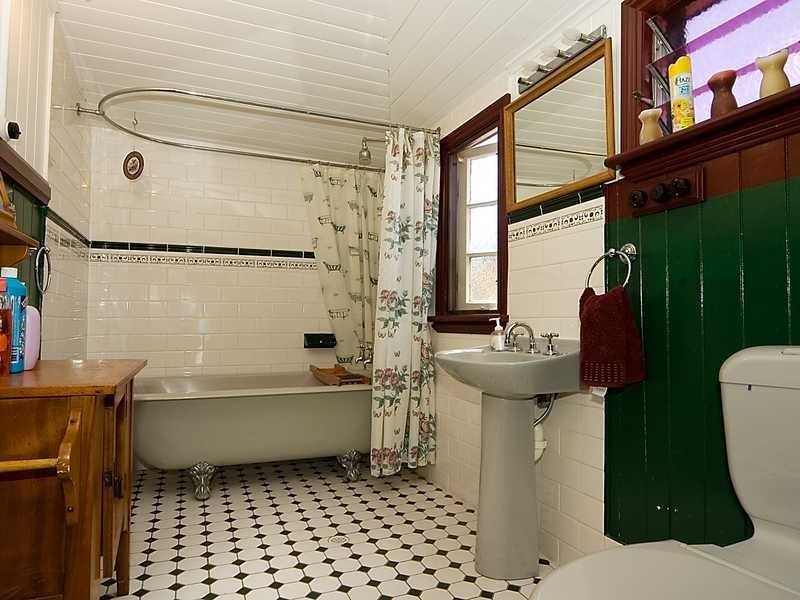 2 Thomas Street, Sadliers Crossing QLD 4305