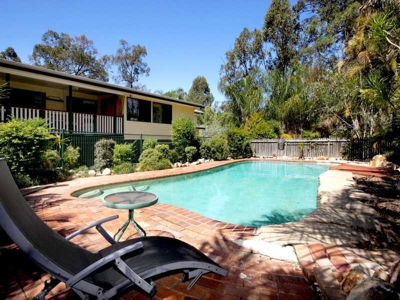 10 Pringle Place, Pine Mountain QLD 4306