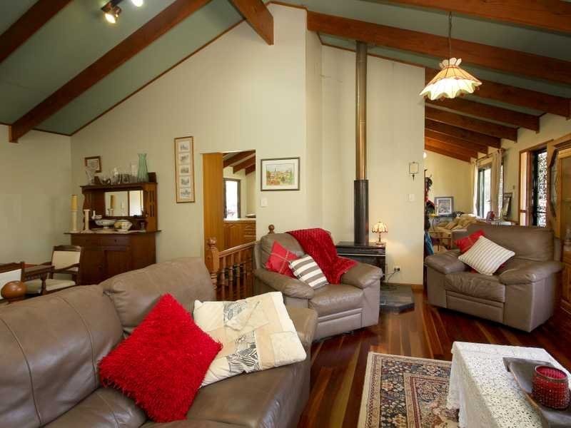 10 Pringle Place, Pine Mountain QLD 4306