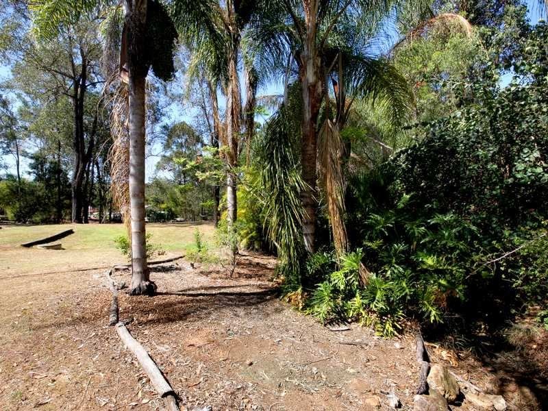 10 Pringle Place, Pine Mountain QLD 4306