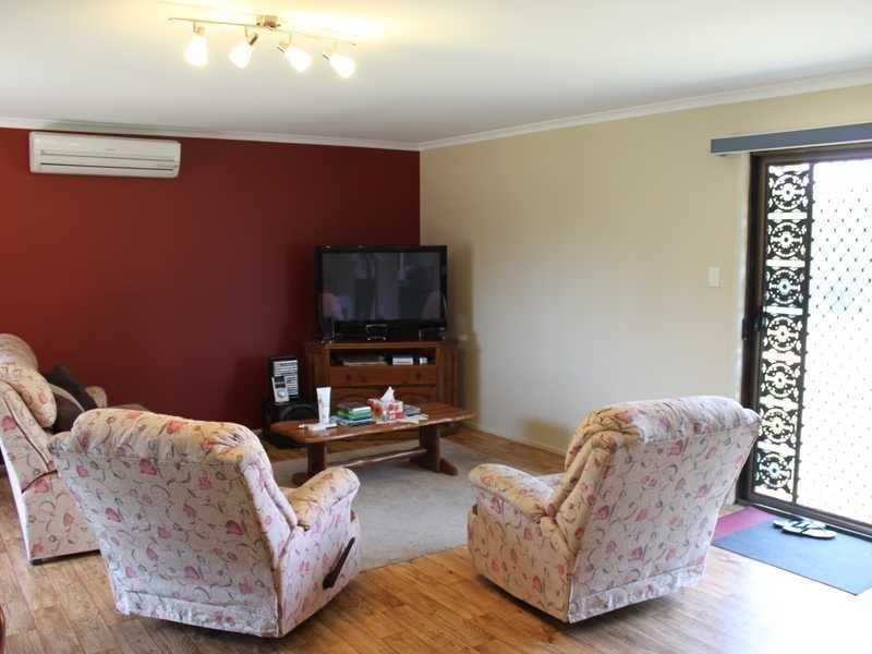 11 Poincianna Court, Walloon QLD 4306