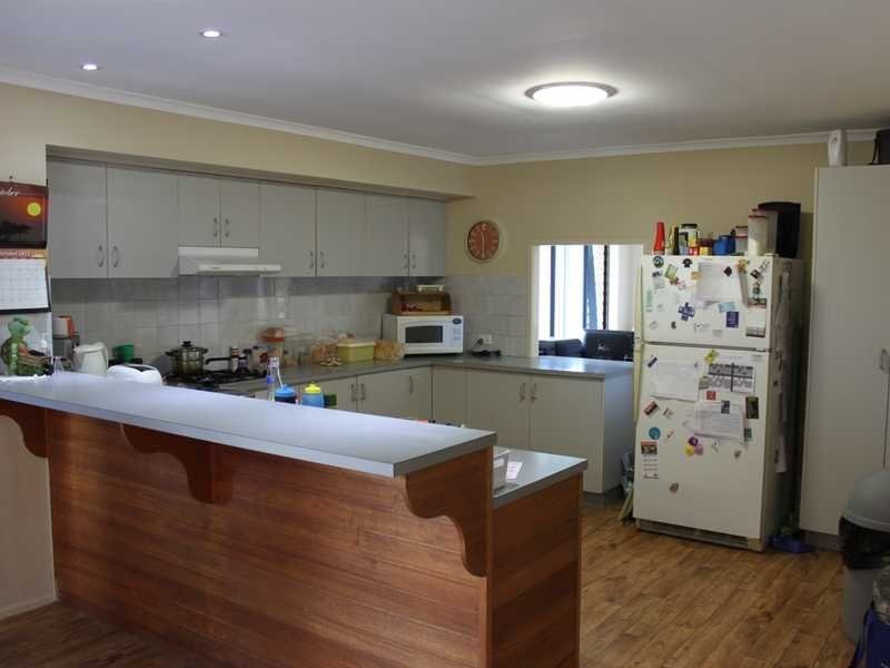 11 Poincianna Court, Walloon QLD 4306