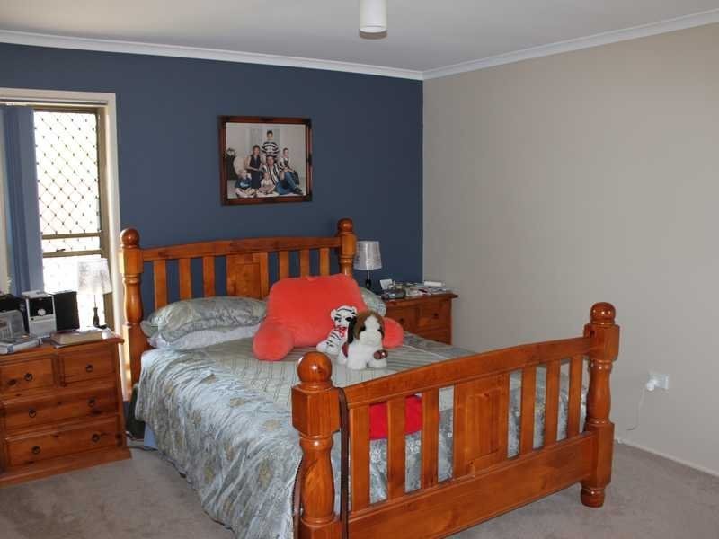 11 Poincianna Court, Walloon QLD 4306