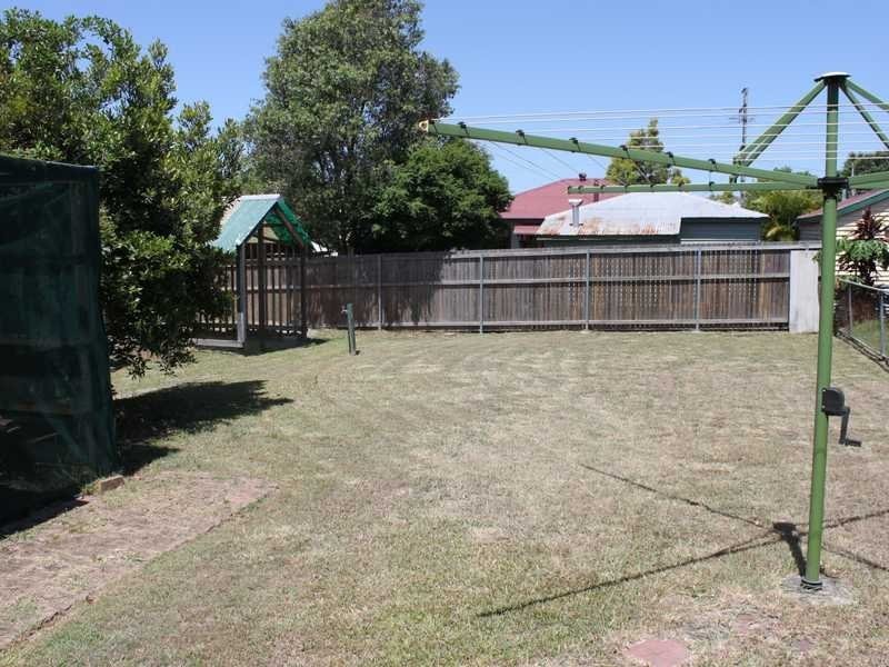 6 Elliot Street, Silkstone QLD 4304