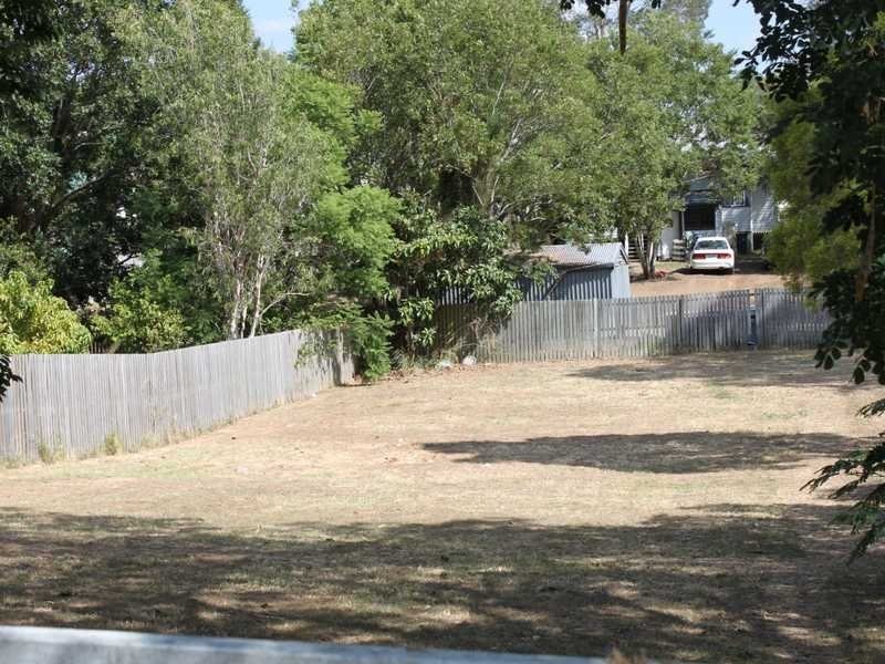 12 McNamara Street, Leichhardt QLD 4305