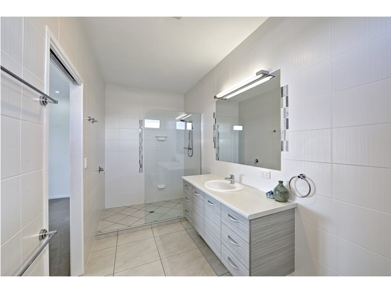 17 Woongoolbver Court, River Heads QLD 4655