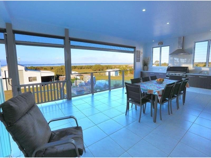 17 Woongoolbver Court, River Heads QLD 4655