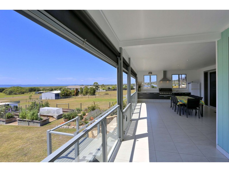 17 Woongoolbver Court, River Heads QLD 4655