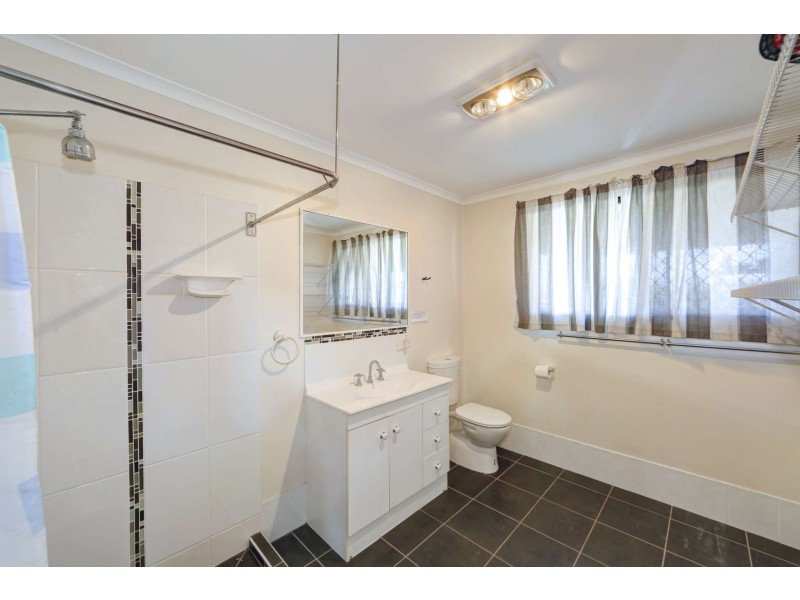 17 Woongoolbver Court, River Heads QLD 4655