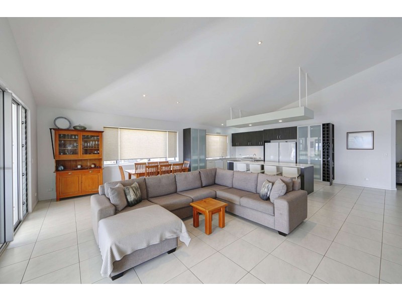 17 Woongoolbver Court, River Heads QLD 4655