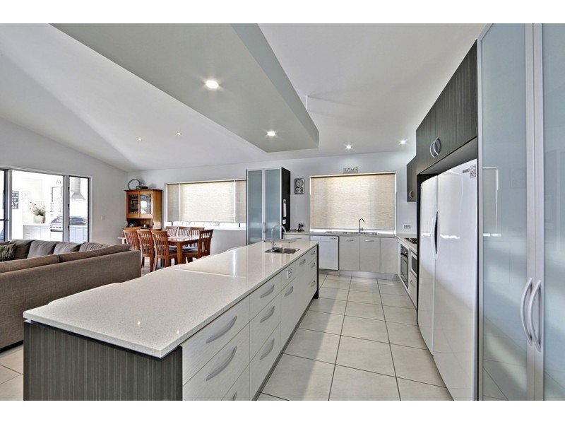 17 Woongoolbver Court, River Heads QLD 4655