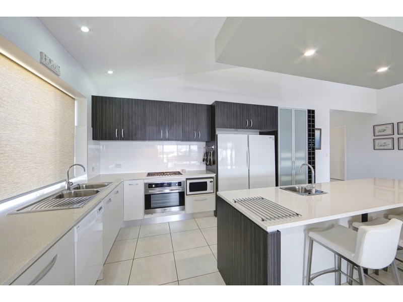 17 Woongoolbver Court, River Heads QLD 4655