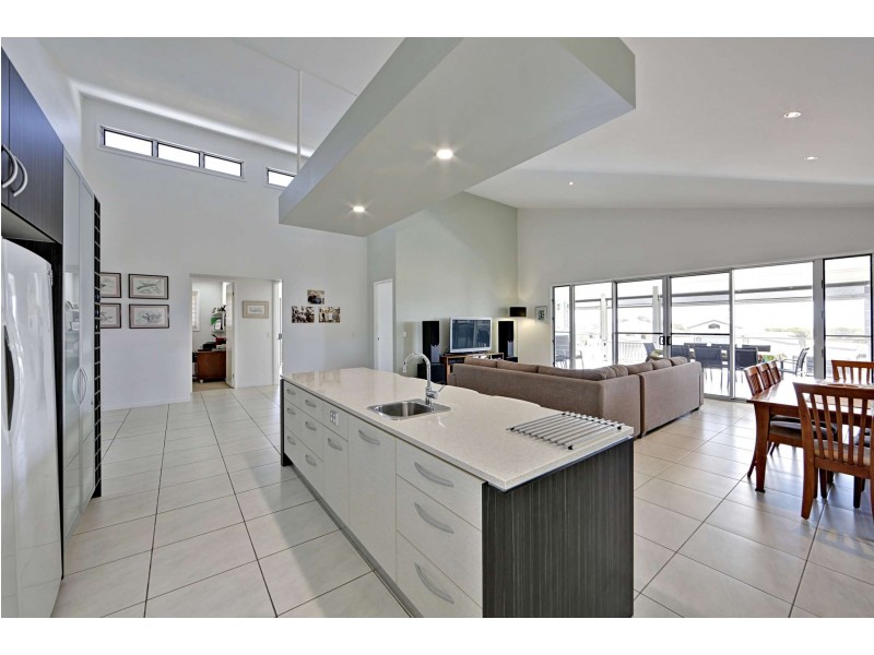 17 Woongoolbver Court, River Heads QLD 4655