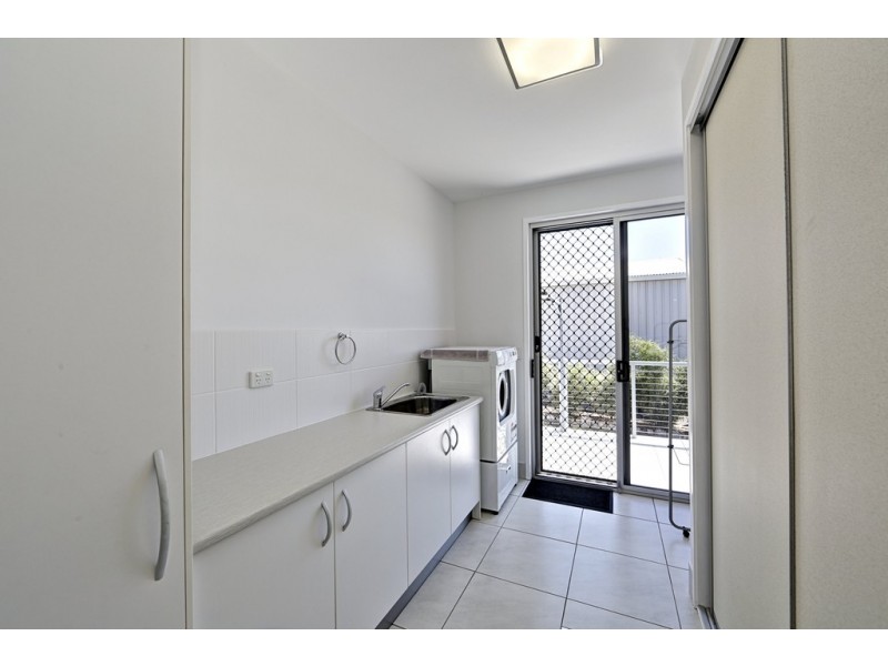 17 Woongoolbver Court, River Heads QLD 4655