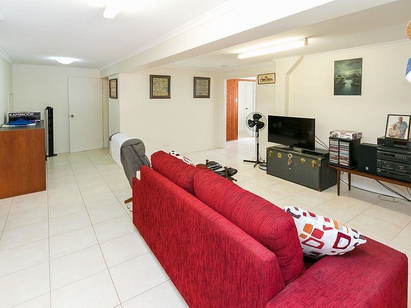 14 Gibbs Street, Urangan QLD 4655