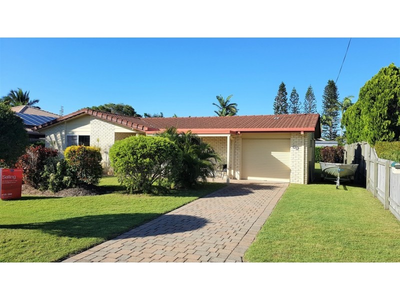 69 Cunningham Street, Urangan QLD 4655