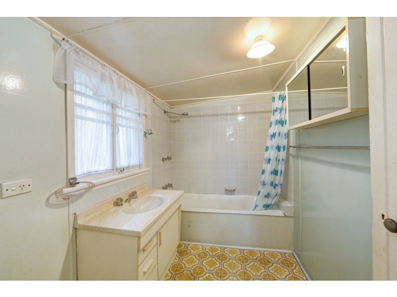 67 Dayman Street, Urangan QLD 4655