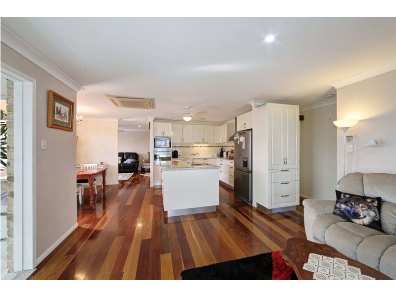 4 Jovi Court, Scarness QLD 4655